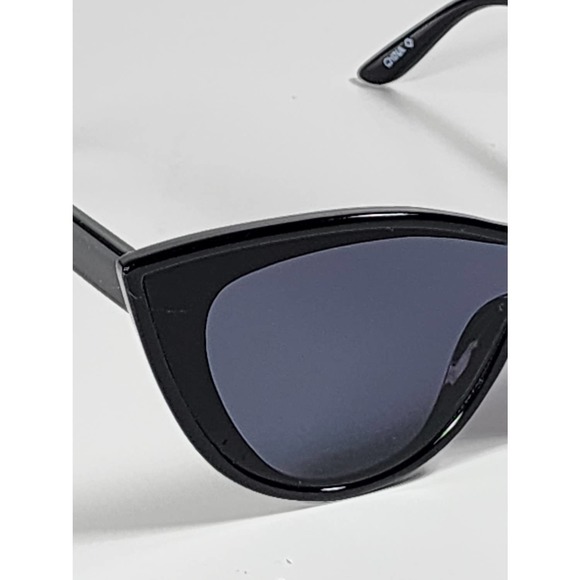 Foster Grant Full Butterfly / Cat Eye Frame Black Tinted Sunglasses 52662FGX001 - Picture 7 of 11